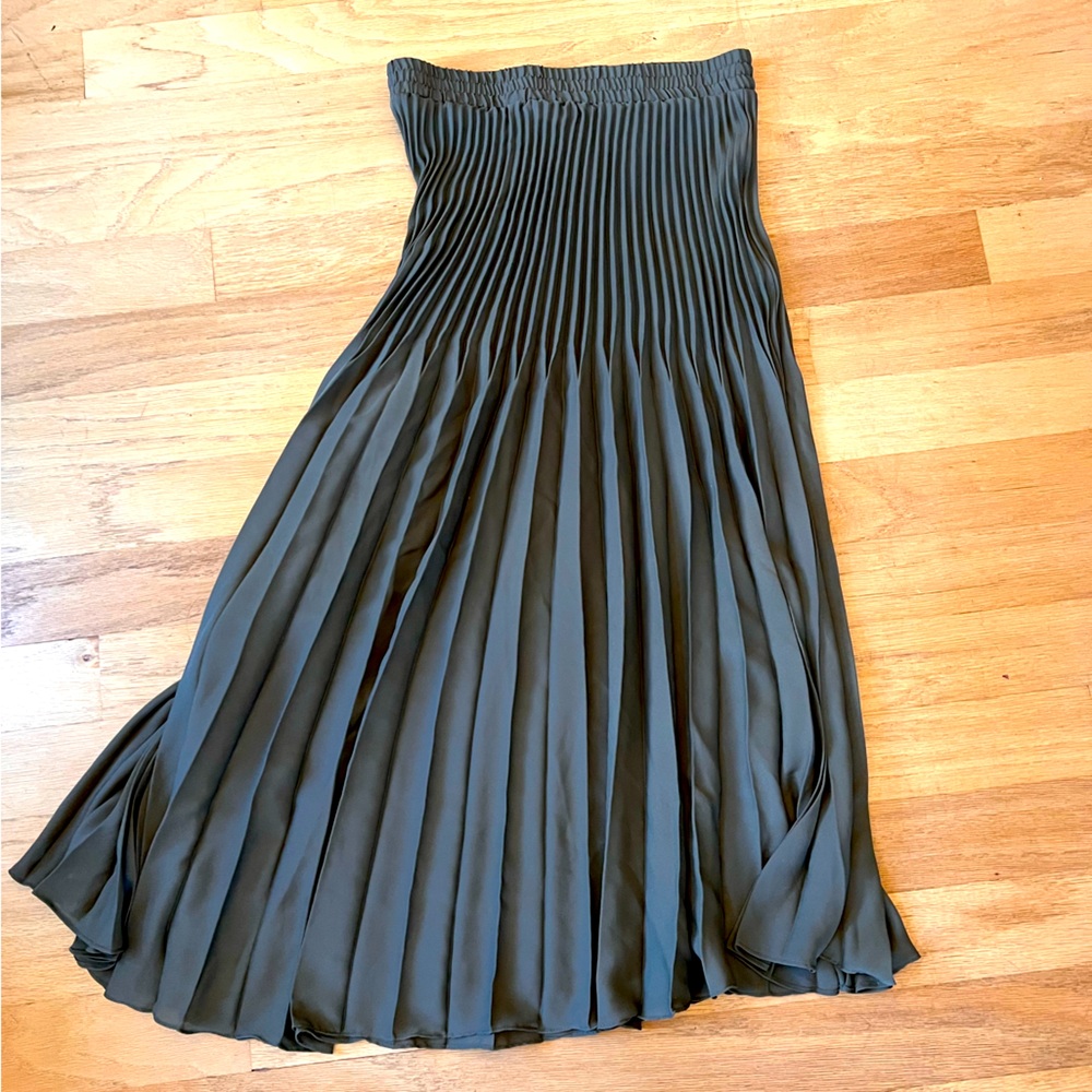 Pleated skirt